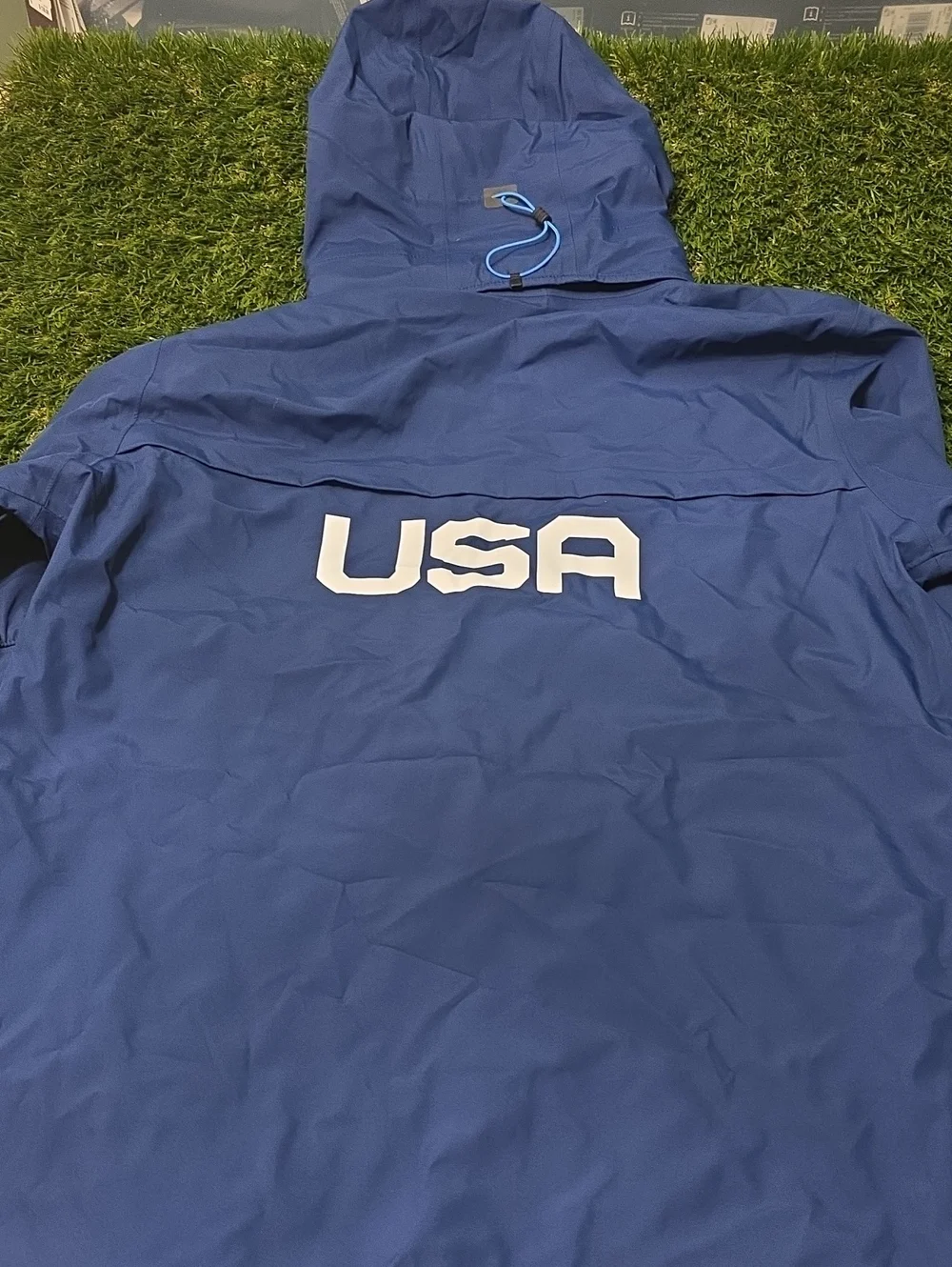Nike Pro Elite USA Storm-FIT ADV jacket features a full-zip. Size S.